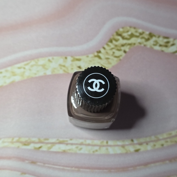 Chanel Le Vernis Nail Taupe Neutral - Picture 3 of 3